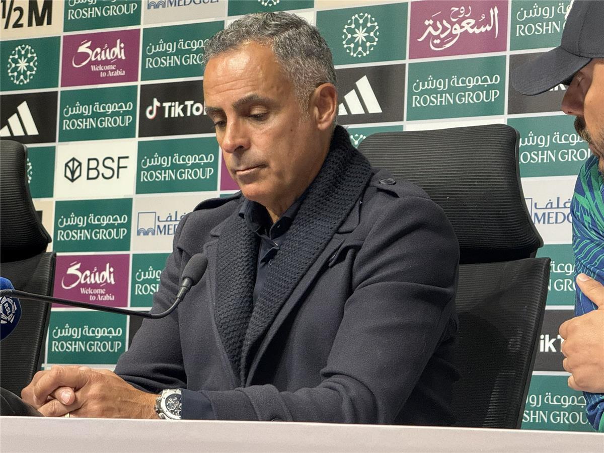 جوميز يهاجم حكم الفيديو في مباراة الاتحاد والفتح: “لا عذر له”