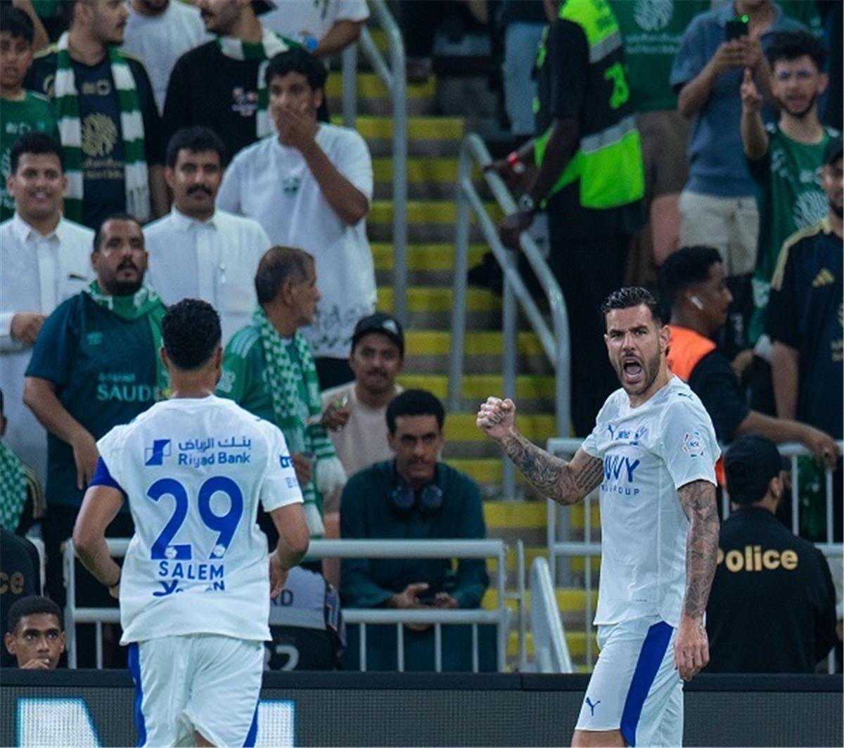 ترتيب الدوري السعودي بعد تعادل الهلال والأهلي: القادسية في الصدارة مؤقتاً