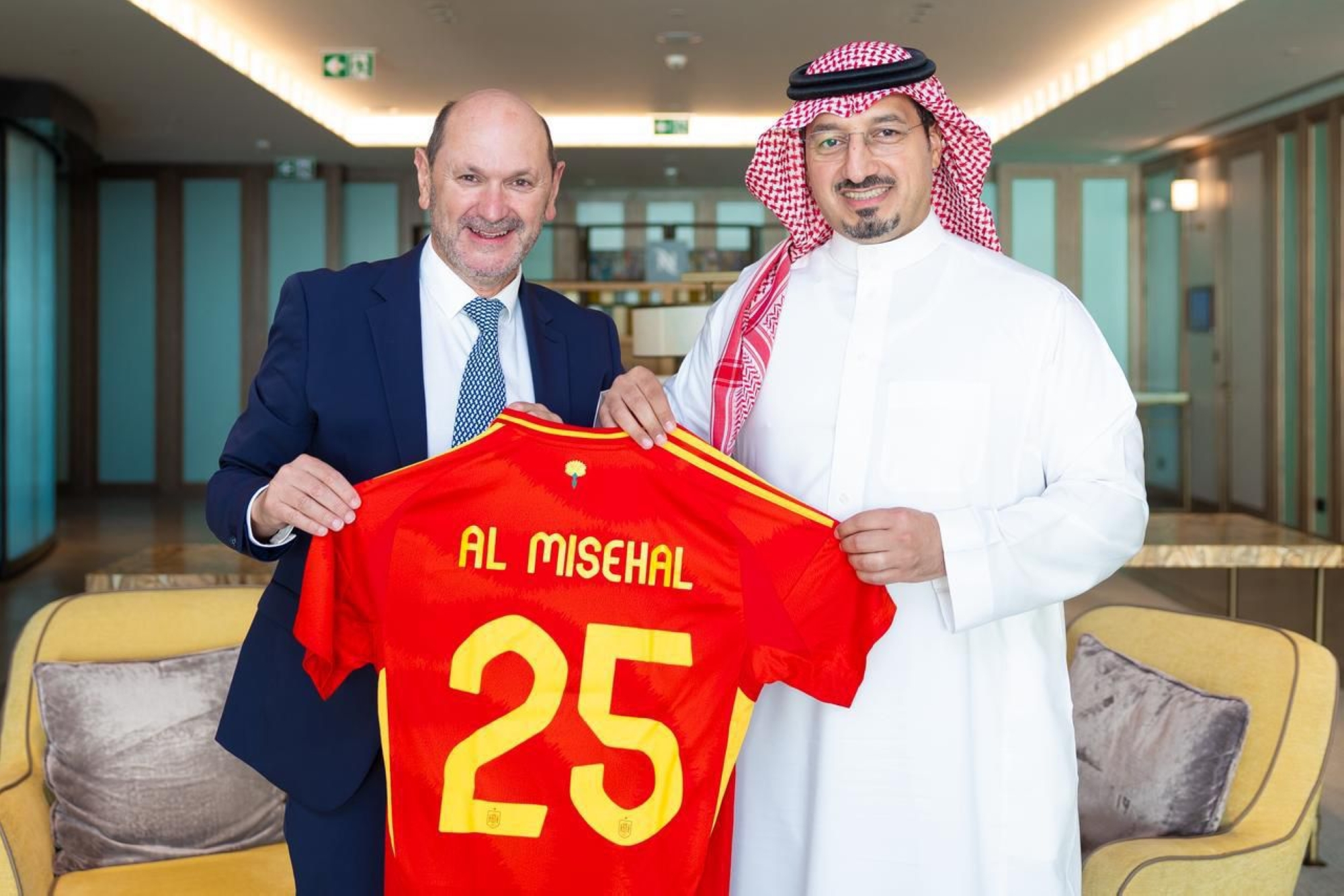 المسحل ولوزان يبحثان آفاق تطوير التعاون بين الاتحاد السعودي والإسباني لكرة القدم واستضافة السوبر