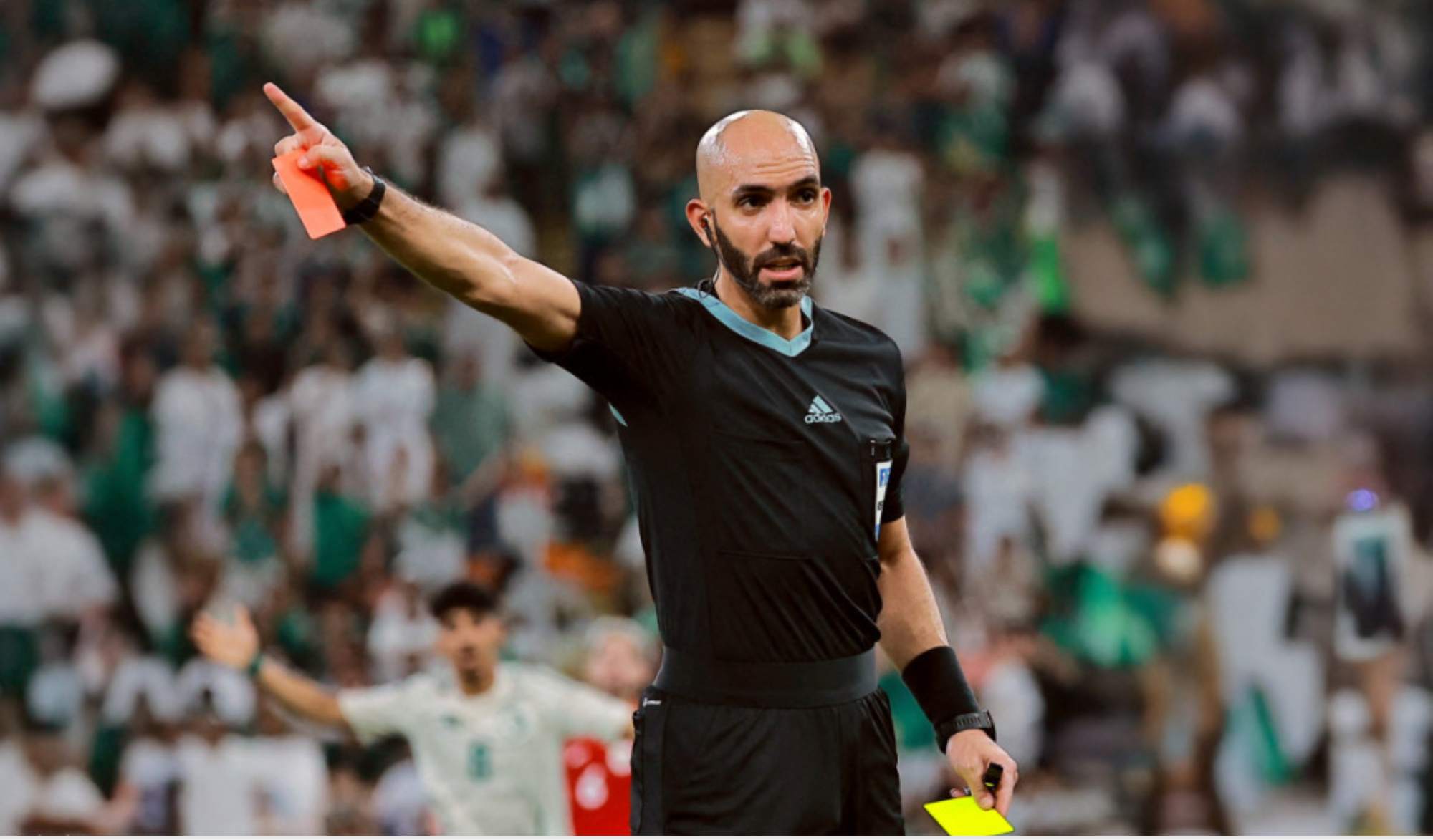 الاتحاد الكويتي يكرم طاقم التحكيم الكويتي لمباراة السعودية وإندونيسيا: ثقة متجددة بالصافرة الكويتية