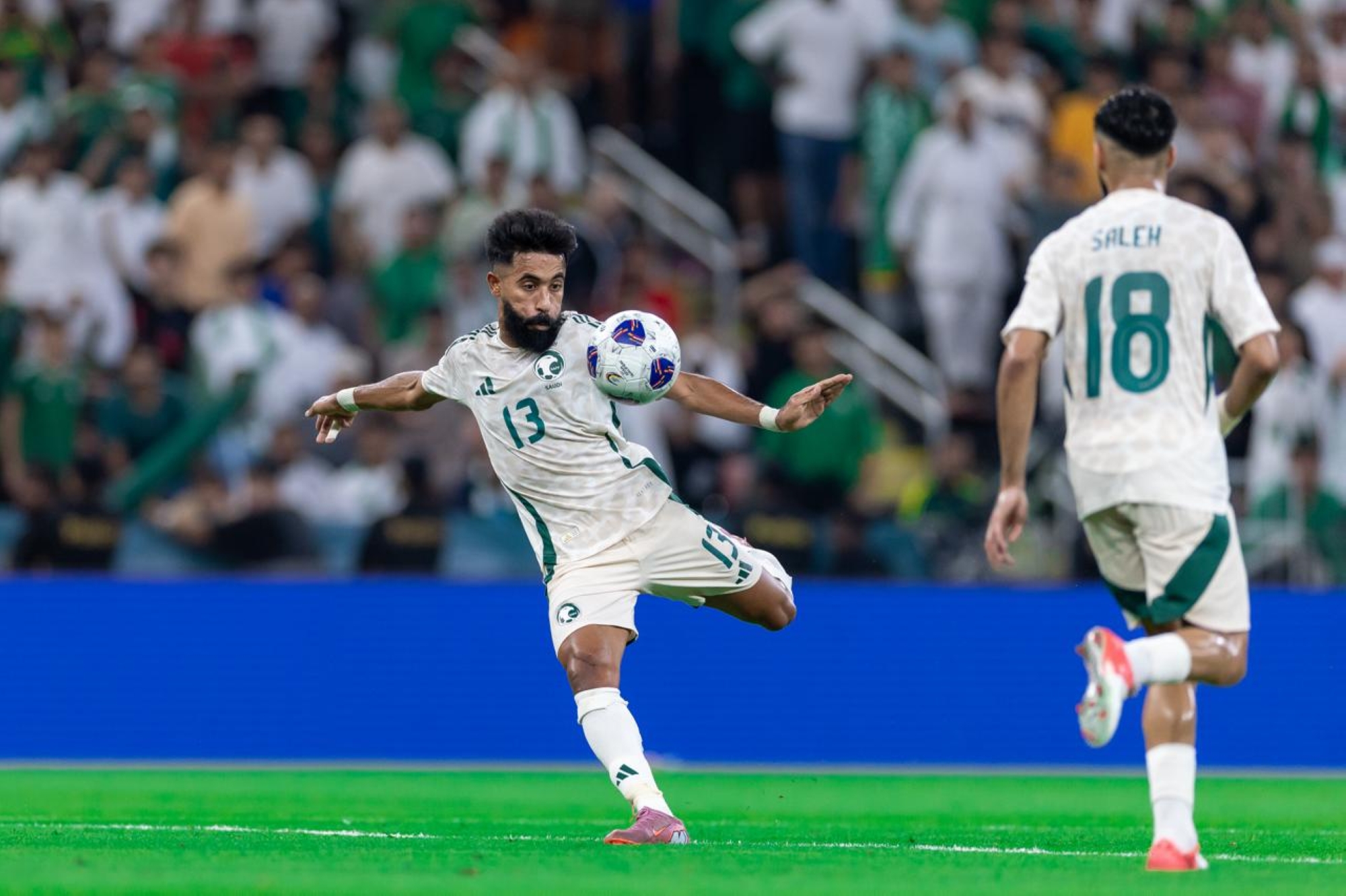 القمة الآسيوية المرتقبة: موعد مباراة المنتخب السعودي ضد العراق والقنوات الناقلة في تصفيات كأس العالم 2026