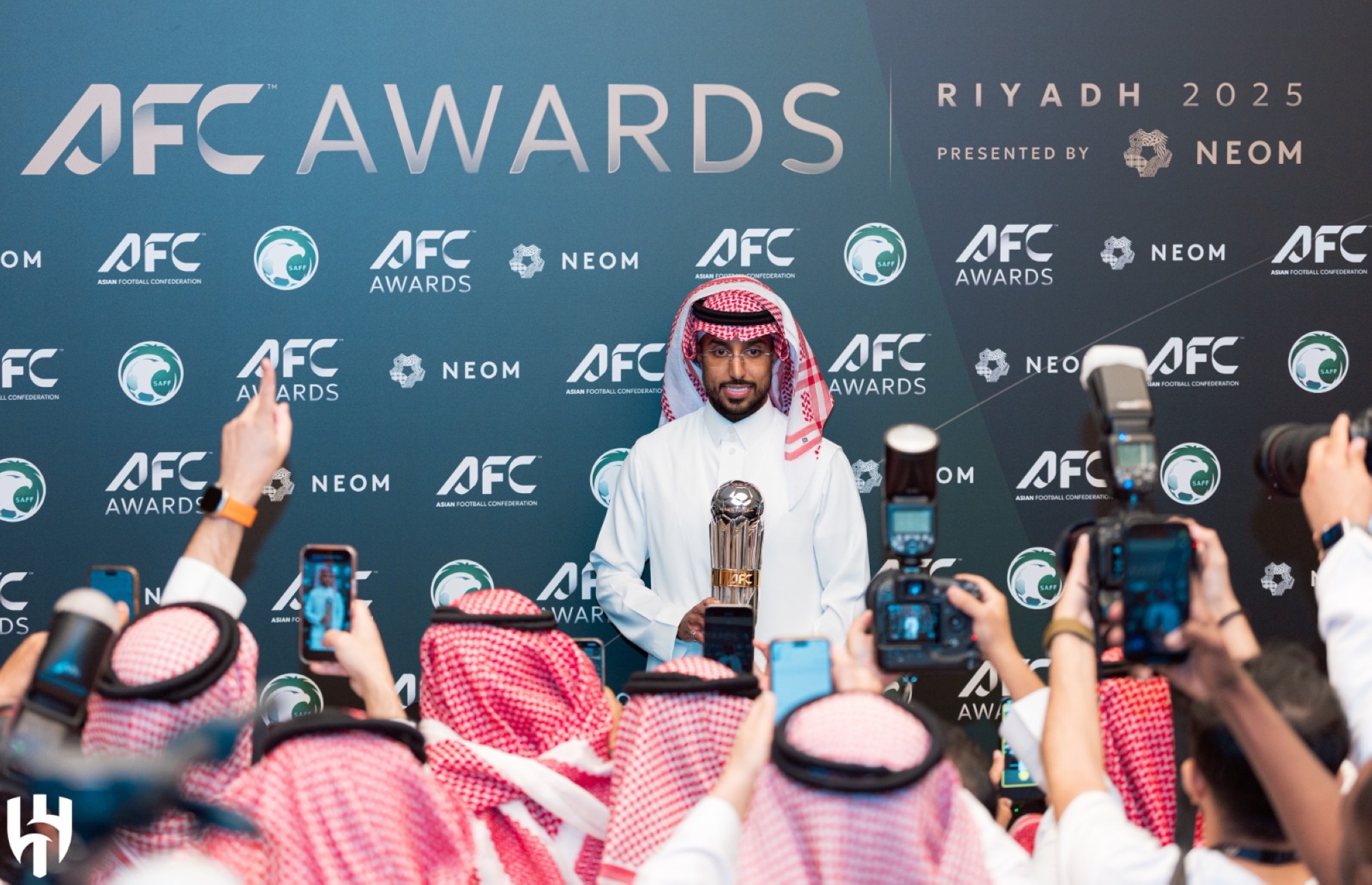 الهلال يكرم سالم الدوسري: أفضل لاعب آسيوي قبل قمة السد بدوري أبطال آسيا